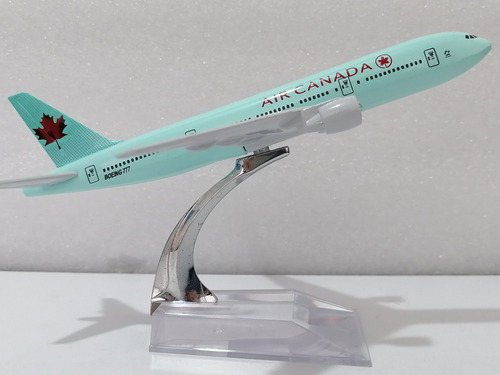 Escala 1:400 / Air Canadá B 777 / 15cms De Largo //metálico 