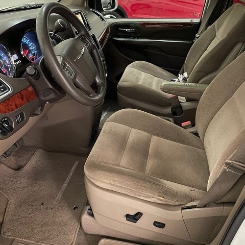 Imagen 7 de 12 de Chrysler Town & Country 2014 3.6 Lx Automática