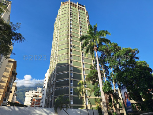 Apartamento Con Excelente Vista Al Avila En Los Palos Grandes  #24-15802 On Caracas - Chacao 