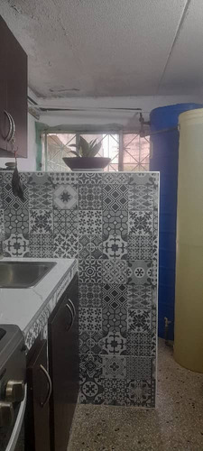 Apartamento En Venta, Los Teques Urb. Simón Bolivar 18$ Mil