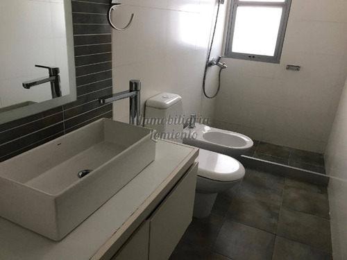 Alquiler Anual-venta Apartamento 2 Dormitorios Torre Francia.- Ref: 231