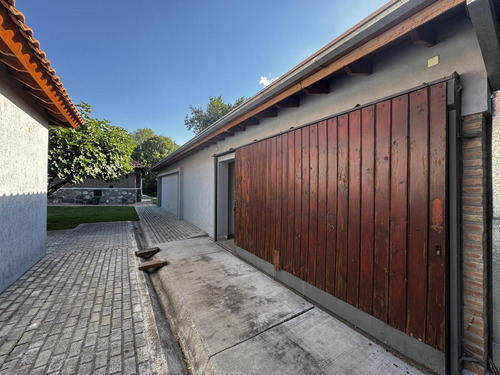 Casa Única En Un Entorno Natural Excepcional ¡ideal Para Reformar O Emprender!