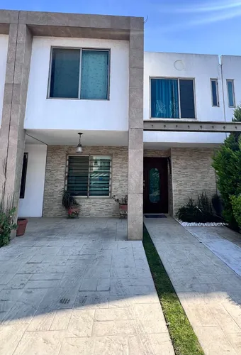 Casa Recien Remodelada, Cuenta Con Todos Los Servicios Basicos Y Cuenta Con Privacidad Al Tener Control De Acceso De Visitantes