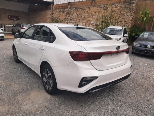 Imagen 7 de 12 de Kia Forte 2.0 Lx At 2020