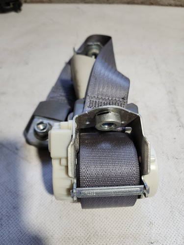 Cinturon De Seguridad Trasero Derecho Vw Routan 3.8l 09-11 (Usado)