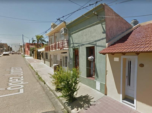 Imagen 1 de 10 de Casa De Dos Dormitorios, Un Baño, Excelente Zona. Amplio Jardin