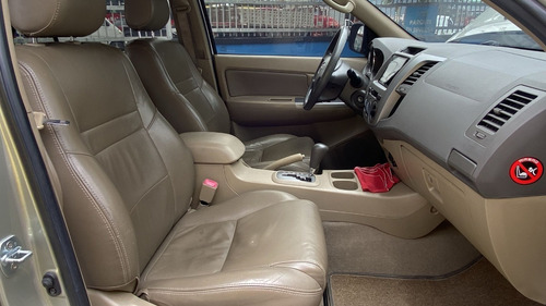 Imagen 12 de 15 de Toyota Fortuner 2011