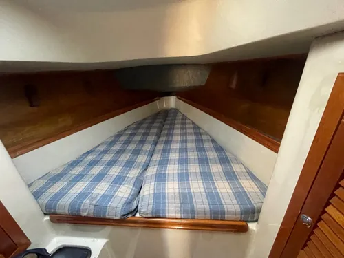 Velero Vip 33.5 Volvo Penta 29 Hp Timón Rueda Orza