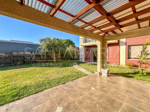 Casa En Venta De 5 Dormitorios En Pingueral