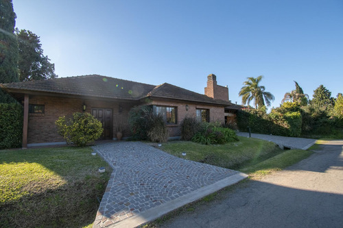 Venta Casa Banco Provincia Country Club. Piscina Quincho Excelente Lote Esquina