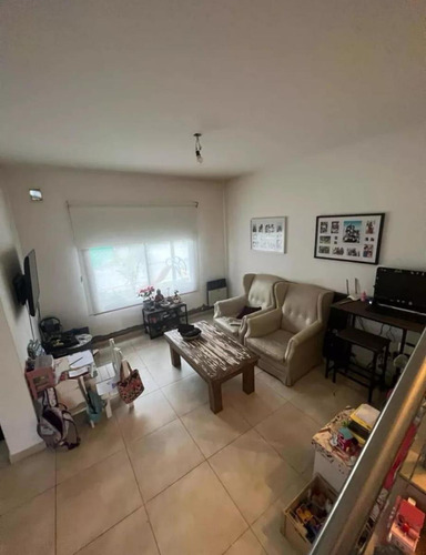 Casa En Venta - 3 Dormitorios 2 Baños - Cocheras - 299mts2 - Ituzaingó