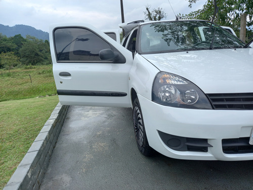 Renault Clio 1.0 16v Authentique Hi-flex 5p