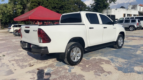 Imagen 2 de 14 de Toyota Hilux Sr 2017