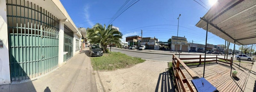 Imagen 2 de 12 de Casa En Zona Comercial!! Excelente Ubicacion.- 10 Mts De Frente Sobre Avenida Peron