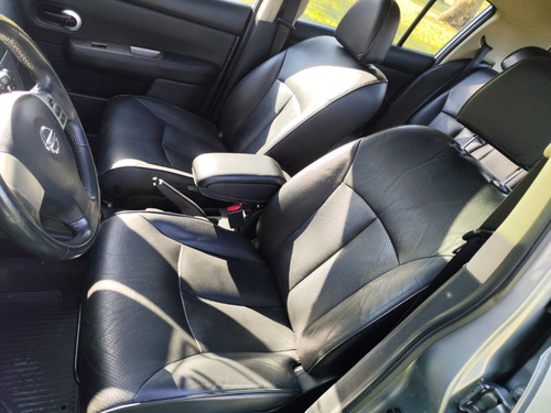 Nissan Tiida Hatch 1.8 16V 4P SL FLEX AUTOMÁTICO