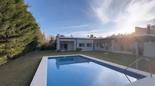 Casa En Venta - 4 Dormitorios 3 Baños - Verónica