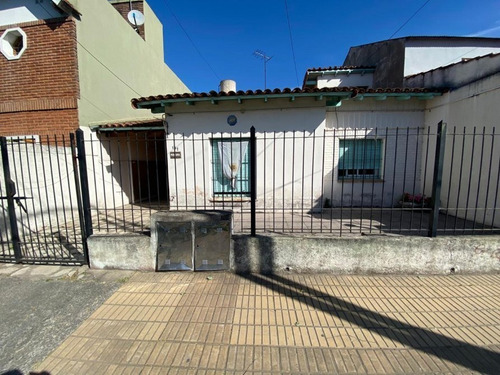 Imagen 2 de 12 de Linda Propiedad Con Dos Viviendas En Buena Zona