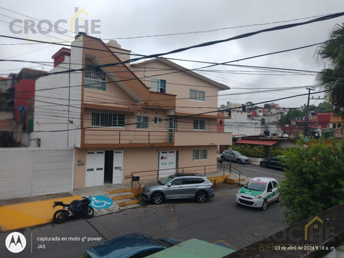 Edificio Con 2 Departamentos De 2 Niveles Y Un Local En La Colonia Ferrer Guardia.