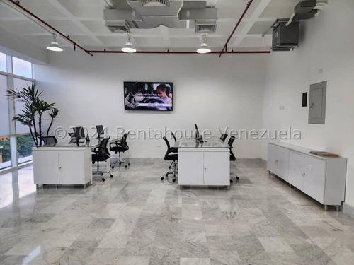 Se Alquila Hermosa Oficina Completamente Re Modelada En Las Mercedes Cod 24-27491 Rex