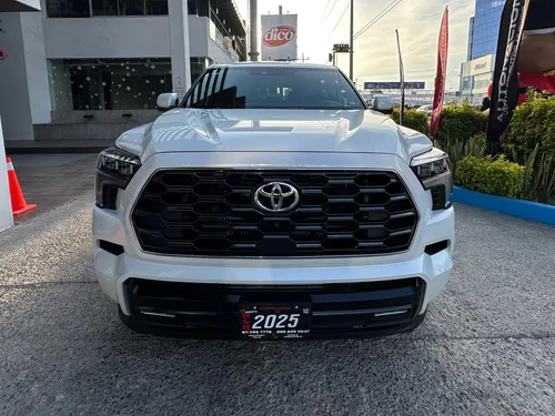 Toyota Sequoia PLATINUM BLANCA 2025