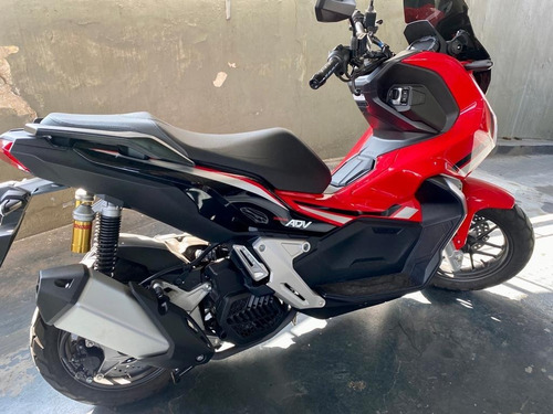 Imagem 3 de 10 de Honda Adv