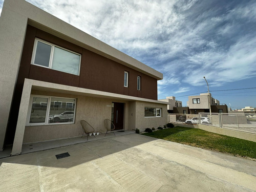 Casa 3 Dormitorios Con Pileta - Rada Tilly