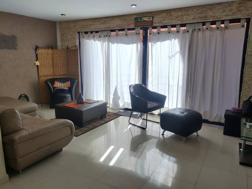 Imagen 2 de 13 de En Venta Townhouse Semiamoblado El Parral. Código 133710
