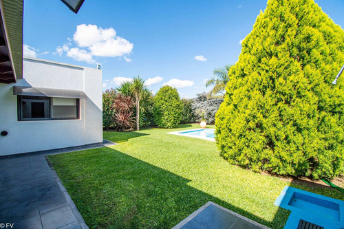 Casa En Venta En Cantegril Funes Con Piscina