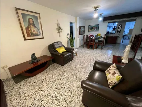Vendo Casa Unifamiliar Con El Aire Libre En El Barrio Cabañas, Bello.