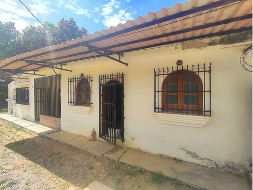 Casa En El Sector Juncalito-finca Altos De Uslar En Tocuyito. Plc-1044