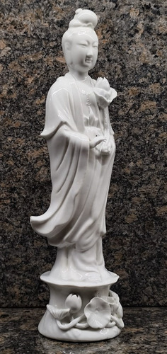 Figura Diosa China Kwan Yin En Porcelana Flor Loto Izquierda