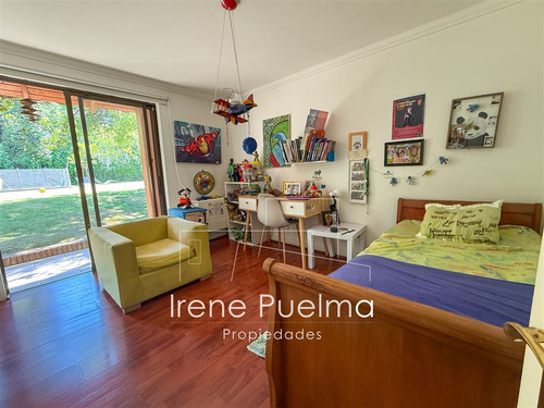 Vende Casa Con Gran Jardin En Huinganal En Lo Barnechea