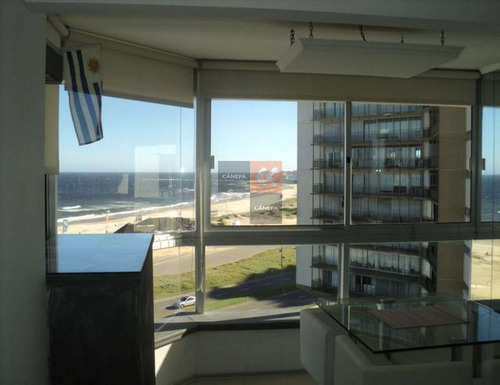 En Primera Linea Frente Al Mar, Con Vista A La Bahia Desde Todos Los Ambientes.- Ref: 1993