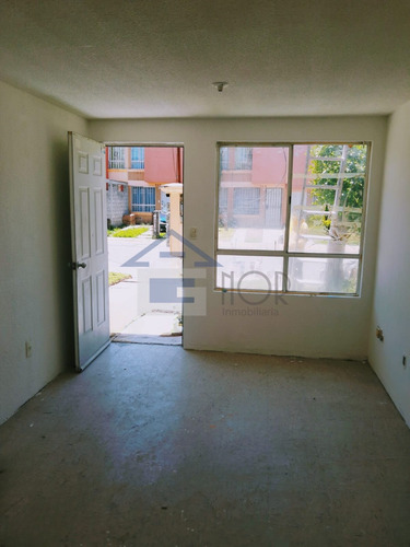 501.b1.vr.3. Casa En Heroes De Tecámac Ii Con 2 Recamaras 1 Baño, Cajon De Estacionamiento Tambien Cuenta Con Dos Niveles, Patio Trasero , Buena Ventilación E Iluminación Con Supermercados Cercanos
