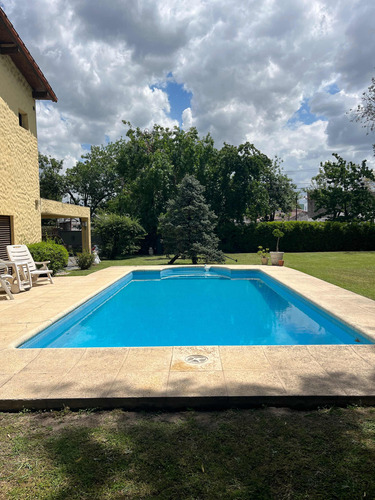 Excelente Casa Quinta En 2 Lotes En Moreno Centro