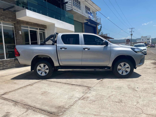 Imagen 4 de 14 de Toyota Hilux 2019 2.7 Cabina Doble Sr Mt