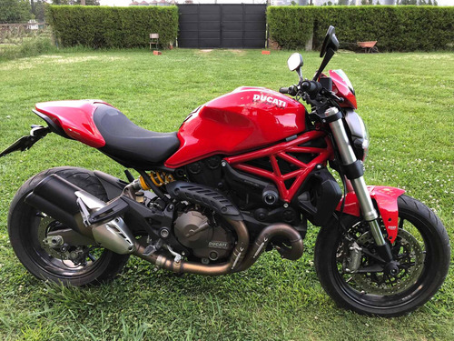 Ducati Monster 821, 2017 Red, No Permuto.