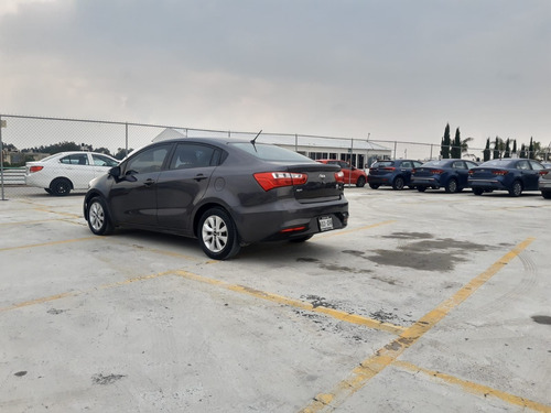 Imagen 5 de 11 de Kia Rio 2017 1.6 Sedan Ex Mt