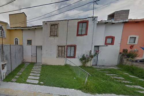 Casa En Venta En Paseos Santin, Toluca, St08