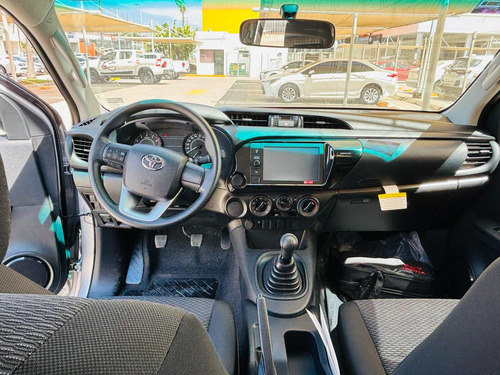 Toyota Hilux 2.7 Cabina Doble Sr Mt