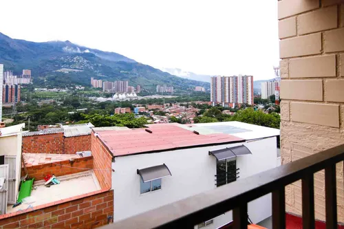 Casa En Venta En Casa De Dos Niveles Estacion Primera. Cod V12850