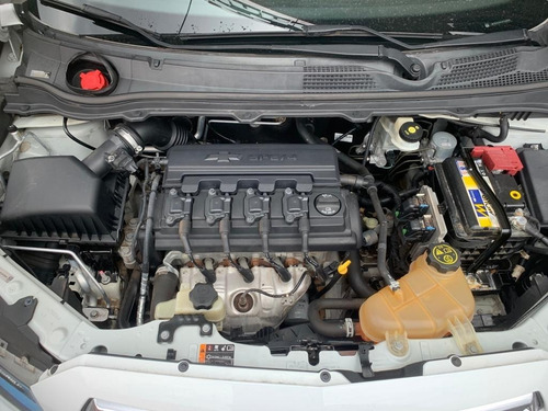 Imagem 9 de 11 de Chevrolet Onix