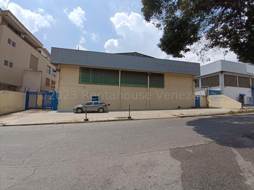 Ss: Vende Galpón 24-8481 En La Urbina De 1.400 M2, Negociable