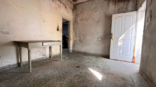 Casa En Lote Propio Con Gran Jardín (a Reciclar)