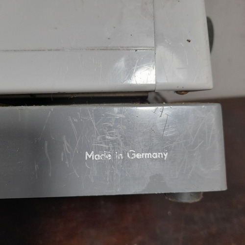 Imagem 8 de 8 de Máquina De Escrever Made Alemanha Para Peças. Ler. Usada