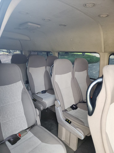 Transporte De Pasajeros Camioneta Combi Traslados Aeropuerto