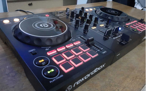 Imagen 7 de 10 de Controlador DJ Pioneer DDJ-400 negro de 2 canales