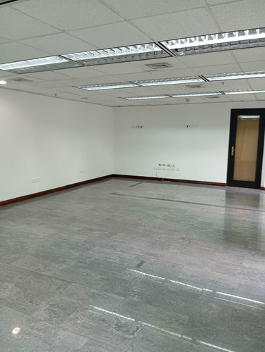 Oficina / Alquiler / Urb.: Los Palos Grandes / 140 Mts2