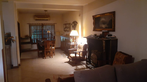 Casa Impecable Amplia 5 Ambientes En Ituzaingó Centro