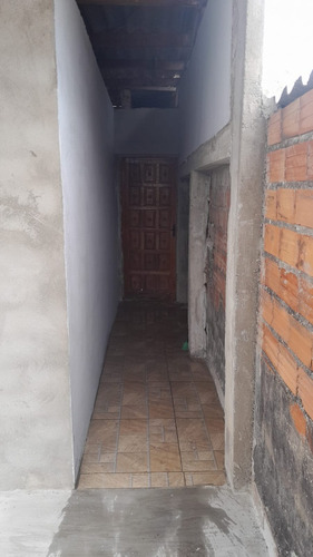 Casa De 02 Cômodos - Embu Das Artes/sp